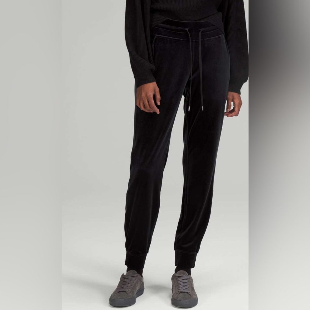 NWOT Lululemon Ready to Crush High-Rise Velour Jogger *Full Length Black